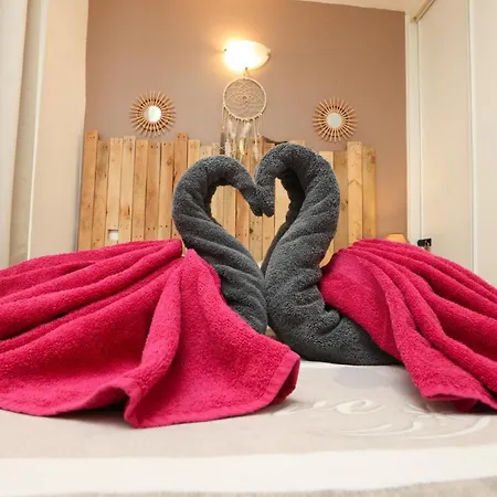 Appartement Les Bulles Médiévales - Dédié Au Bien être Avec Spa Et Sauna - Netflix Et Wifi - Climatisation
