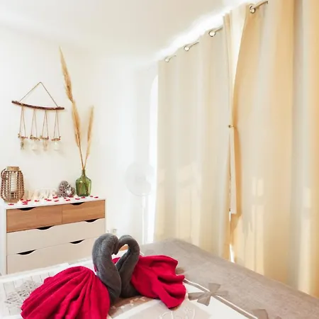 Apartment Les Bulles Médiévales: Wellness With Spa & Sauna Carcassonne